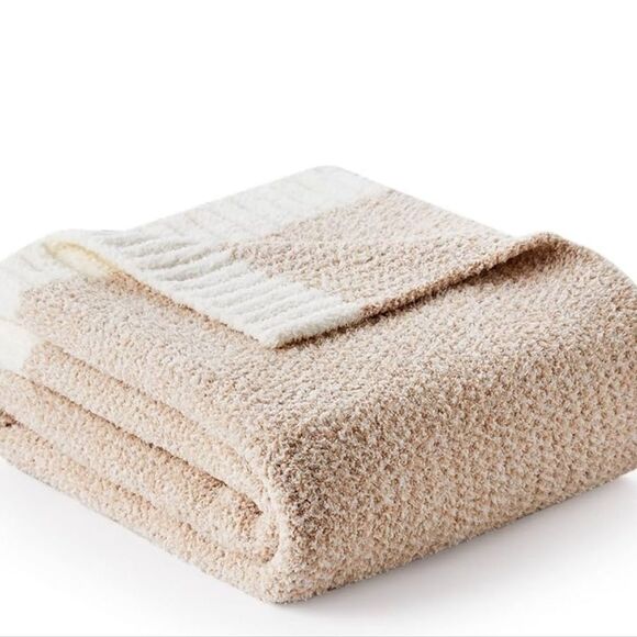 Cupcakes & Cashmere At Home Comfy Decorative Throw Blanket - Picture 2 of 6